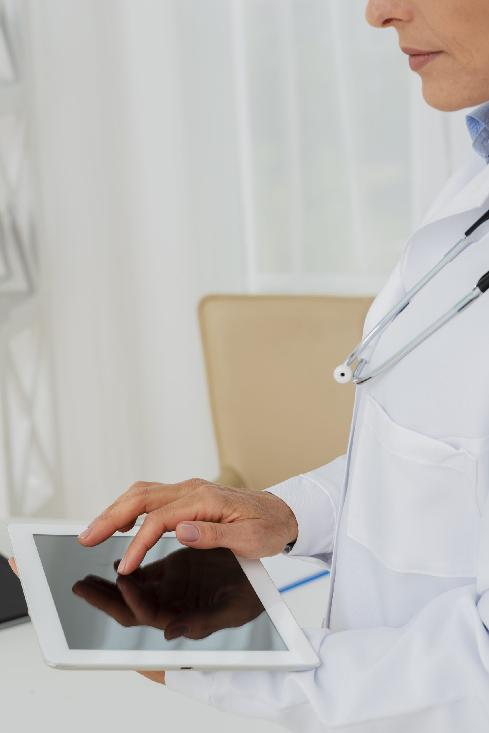 doctor-using-tablet-close-up